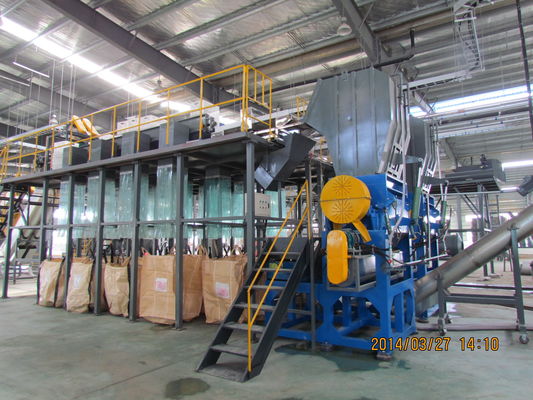 Frantoio di riciclaggio di plastica del CE, bottiglia dell'ANIMALE DOMESTICO 2000kg/H che ricicla linea