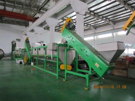 bottiglie dell'HDPE 300kg/h, 500kg/h, 1000kg/h che schiacciano e lavatrice