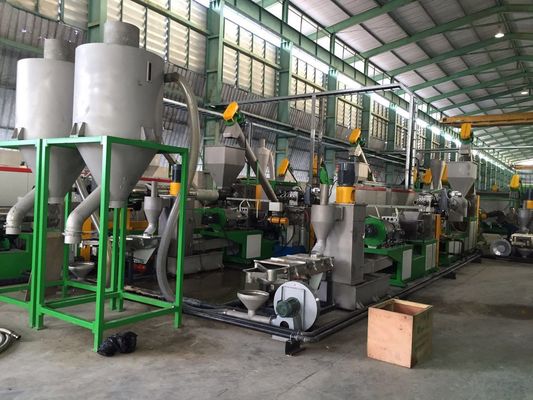 300kg/h linea di granulazione di plastica delle fasi rigide dei fiocchi due