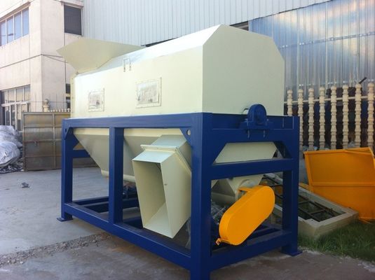 Linea di riciclaggio di plastica 3T/H della macchina del film agricolo del pe con l'eliminazione della sabbia del limo